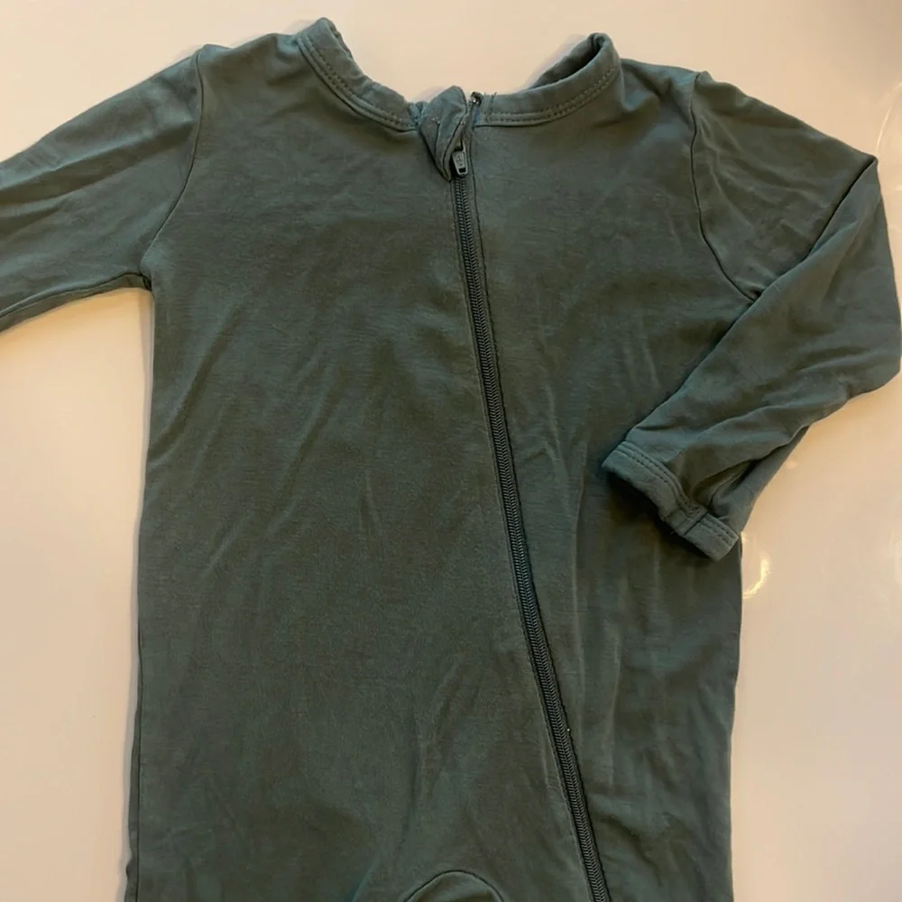 Rarely worn Kyte Baby zipper romper. 6-12 months. Color Pine